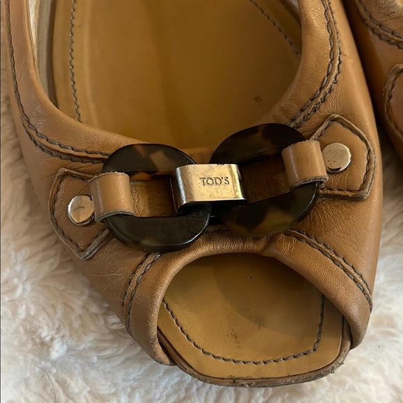 Tod's Tan Leather Flats with Bow Accent - Picture 4 of 5